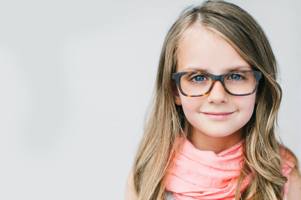  عادت دادن کودک به عینک زدن